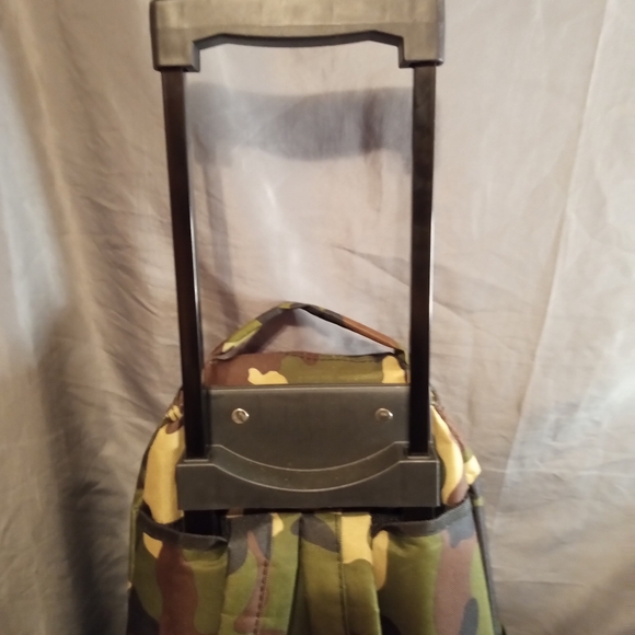 Rockland camouflage 2 roller travel case with handle - Picture 3 of 7